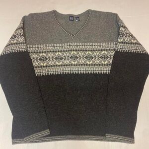 GAP Women's V-Neck Sweater in Gray and Black